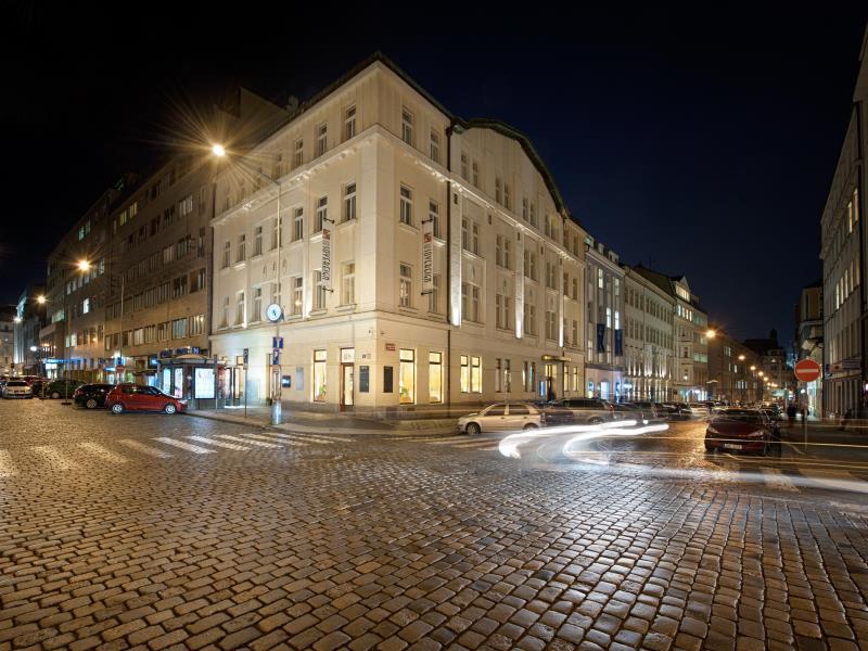 Hotel Maestro By Adrez Praag Buitenkant foto