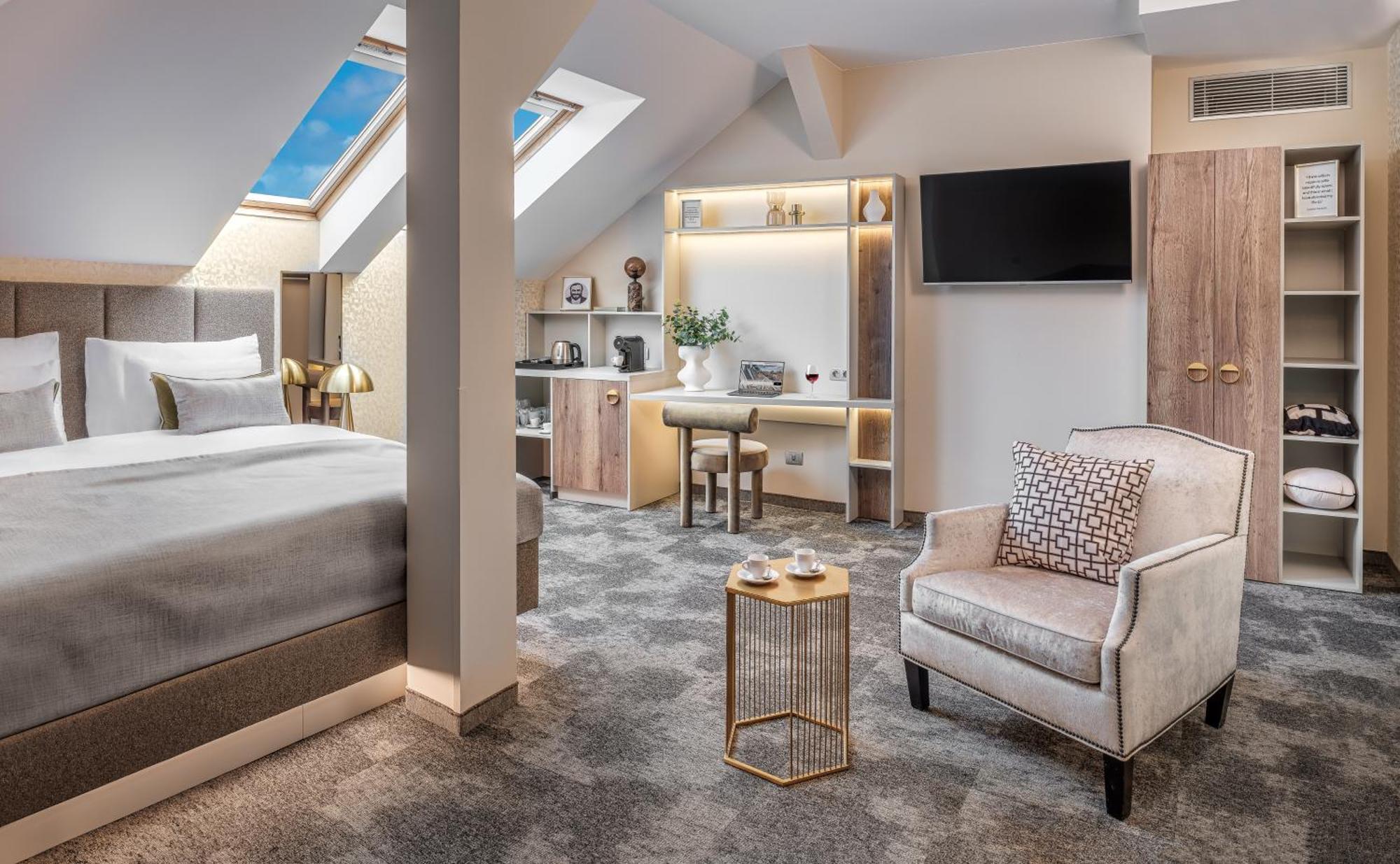Hotel Maestro By Adrez Praag Buitenkant foto