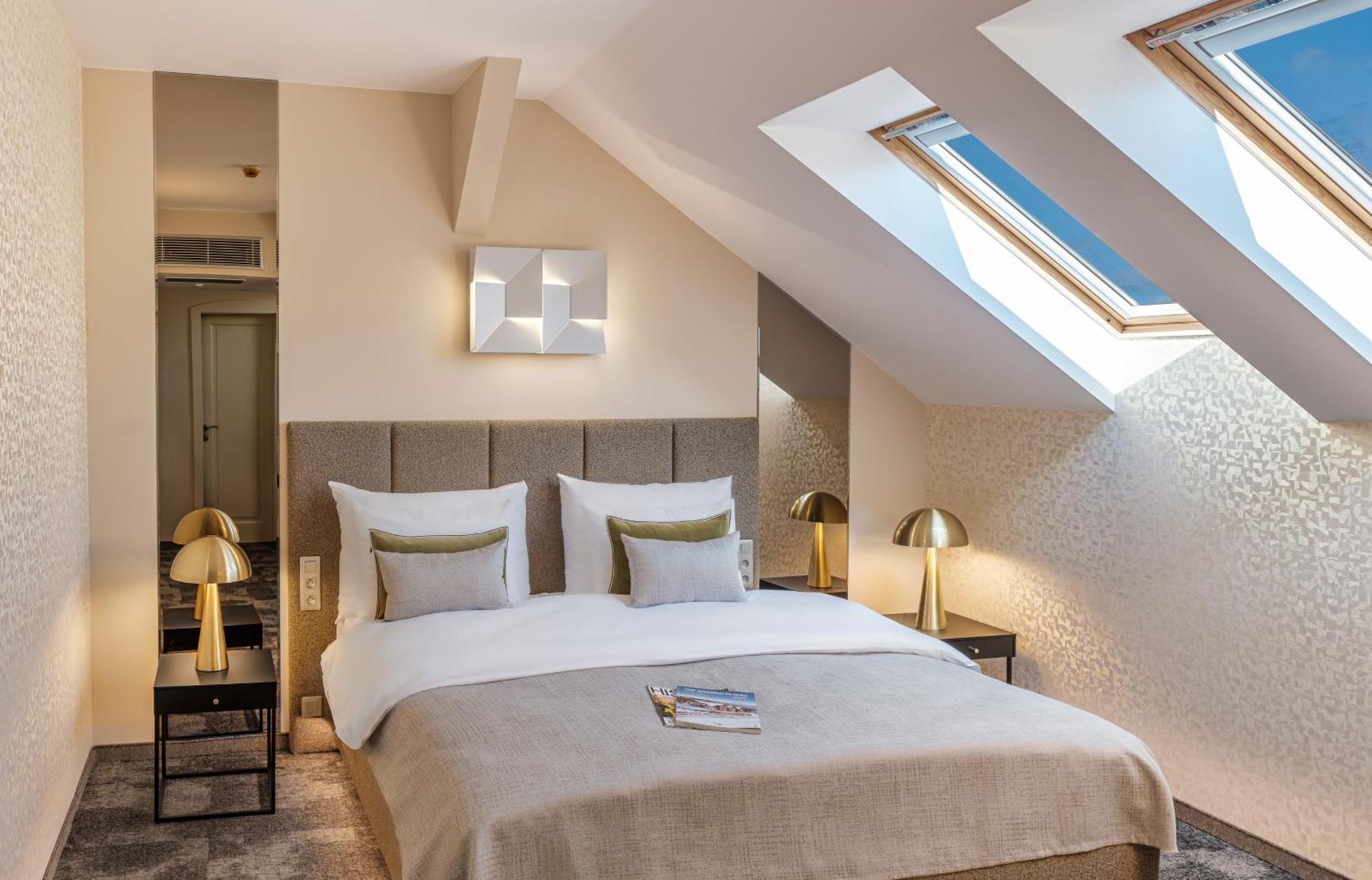 Hotel Maestro By Adrez Praag Buitenkant foto