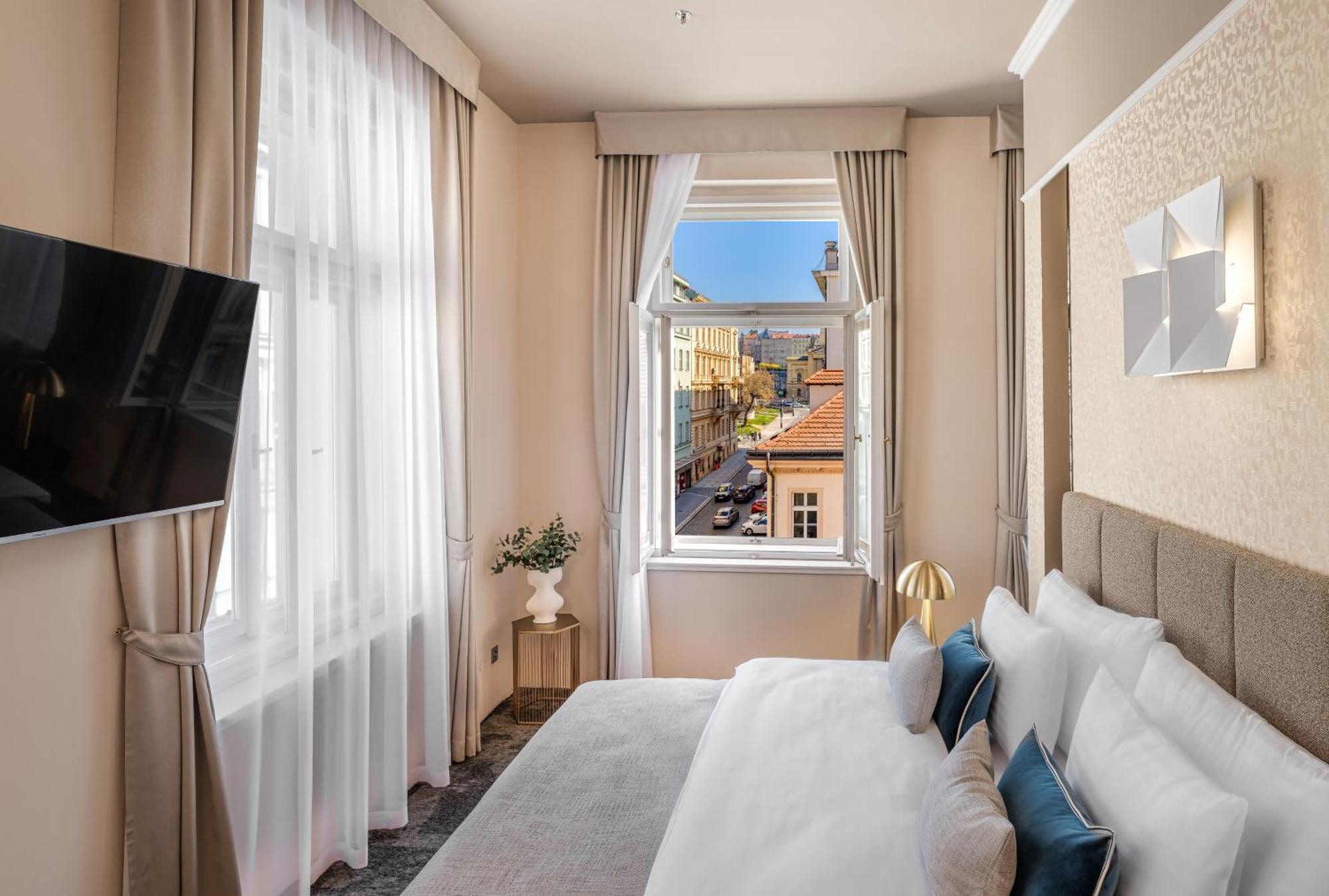 Hotel Maestro By Adrez Praag Buitenkant foto