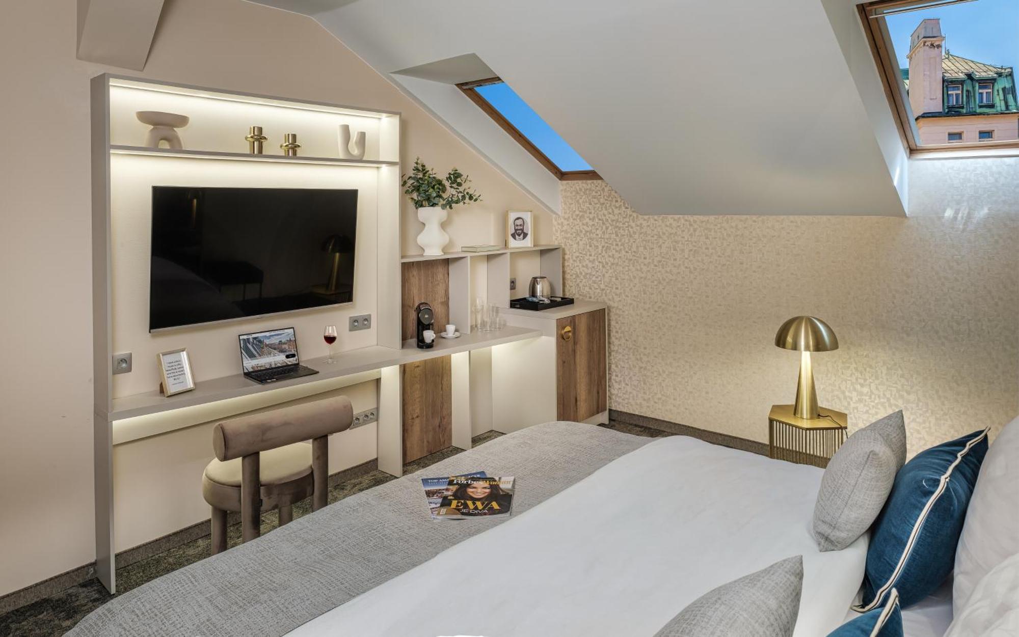 Hotel Maestro By Adrez Praag Buitenkant foto