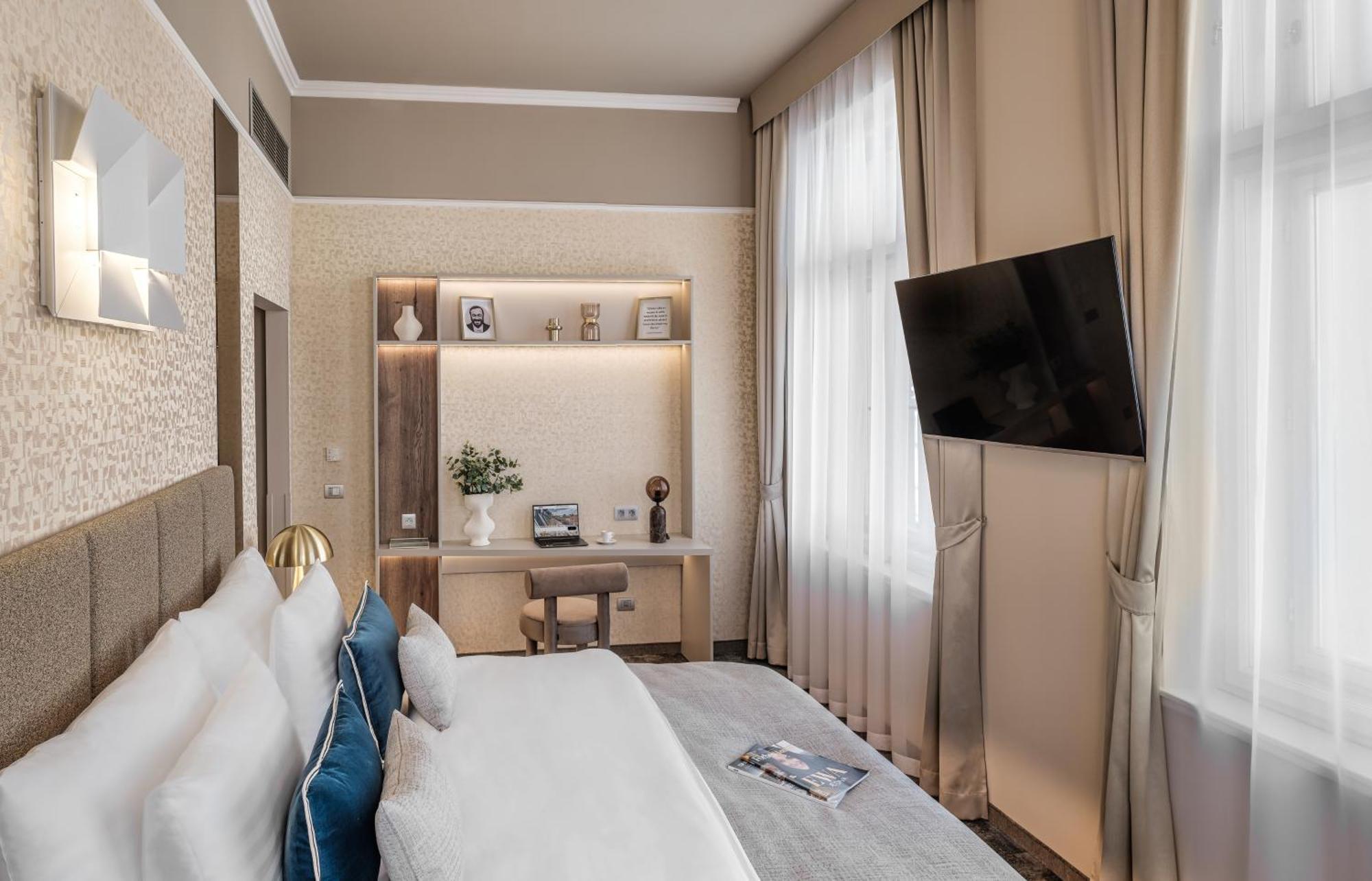 Hotel Maestro By Adrez Praag Buitenkant foto
