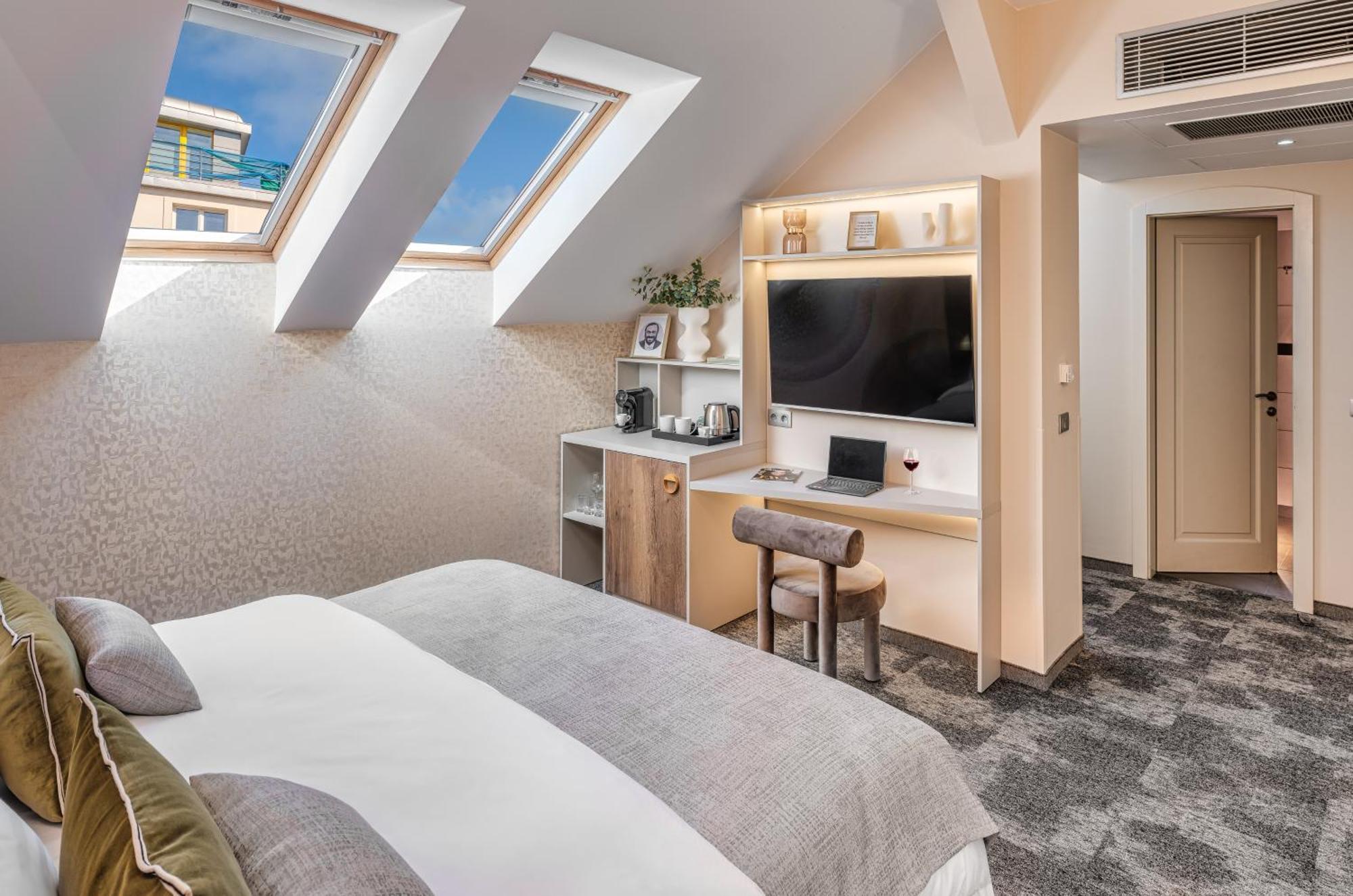 Hotel Maestro By Adrez Praag Buitenkant foto