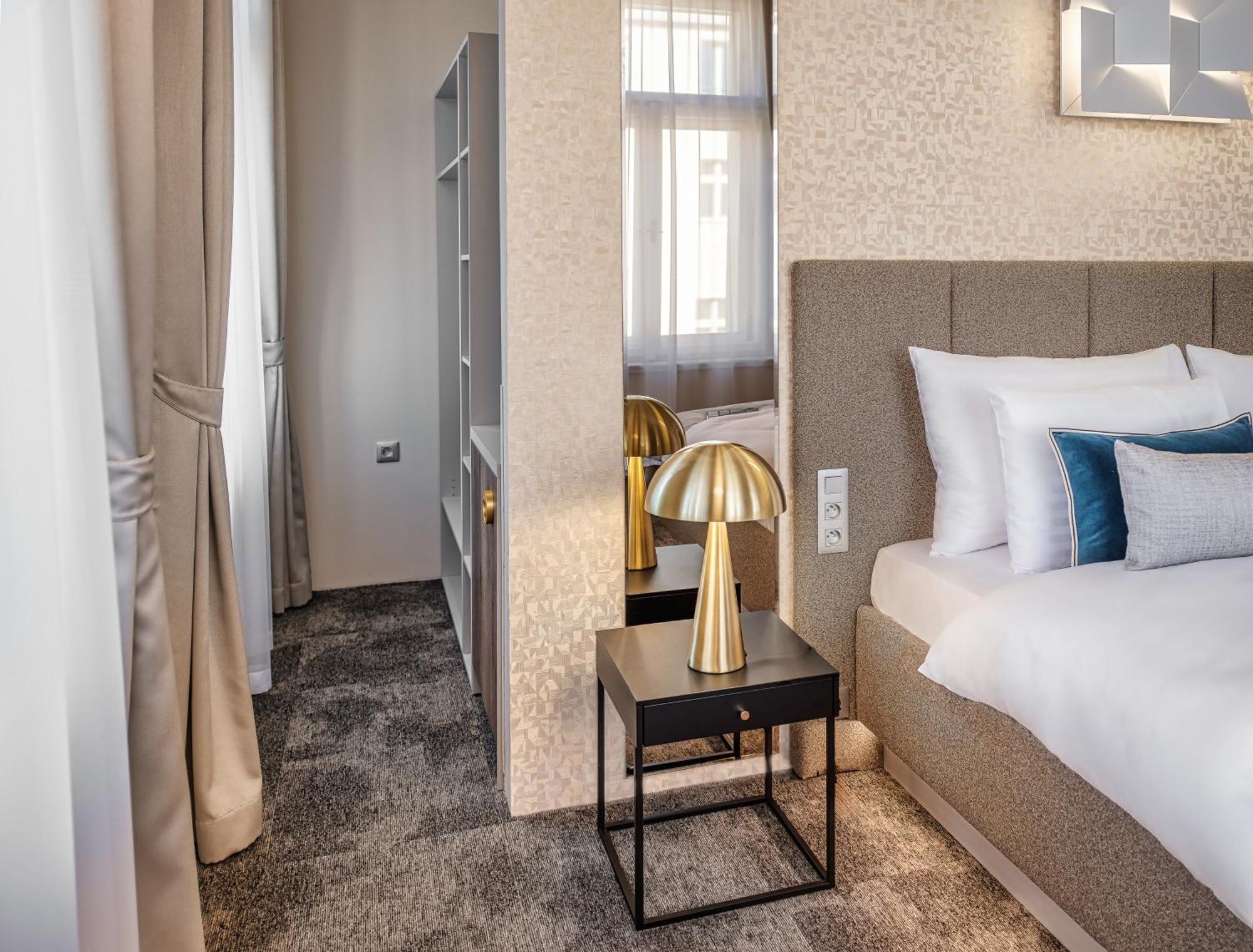 Hotel Maestro By Adrez Praag Buitenkant foto