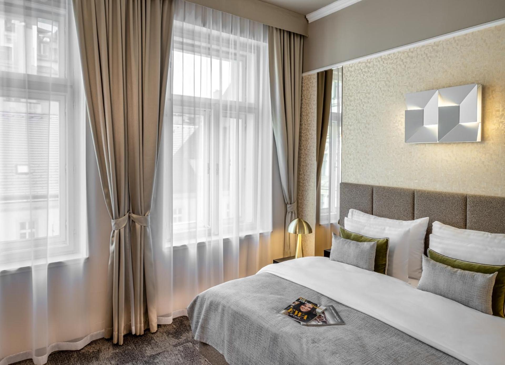 Hotel Maestro By Adrez Praag Buitenkant foto