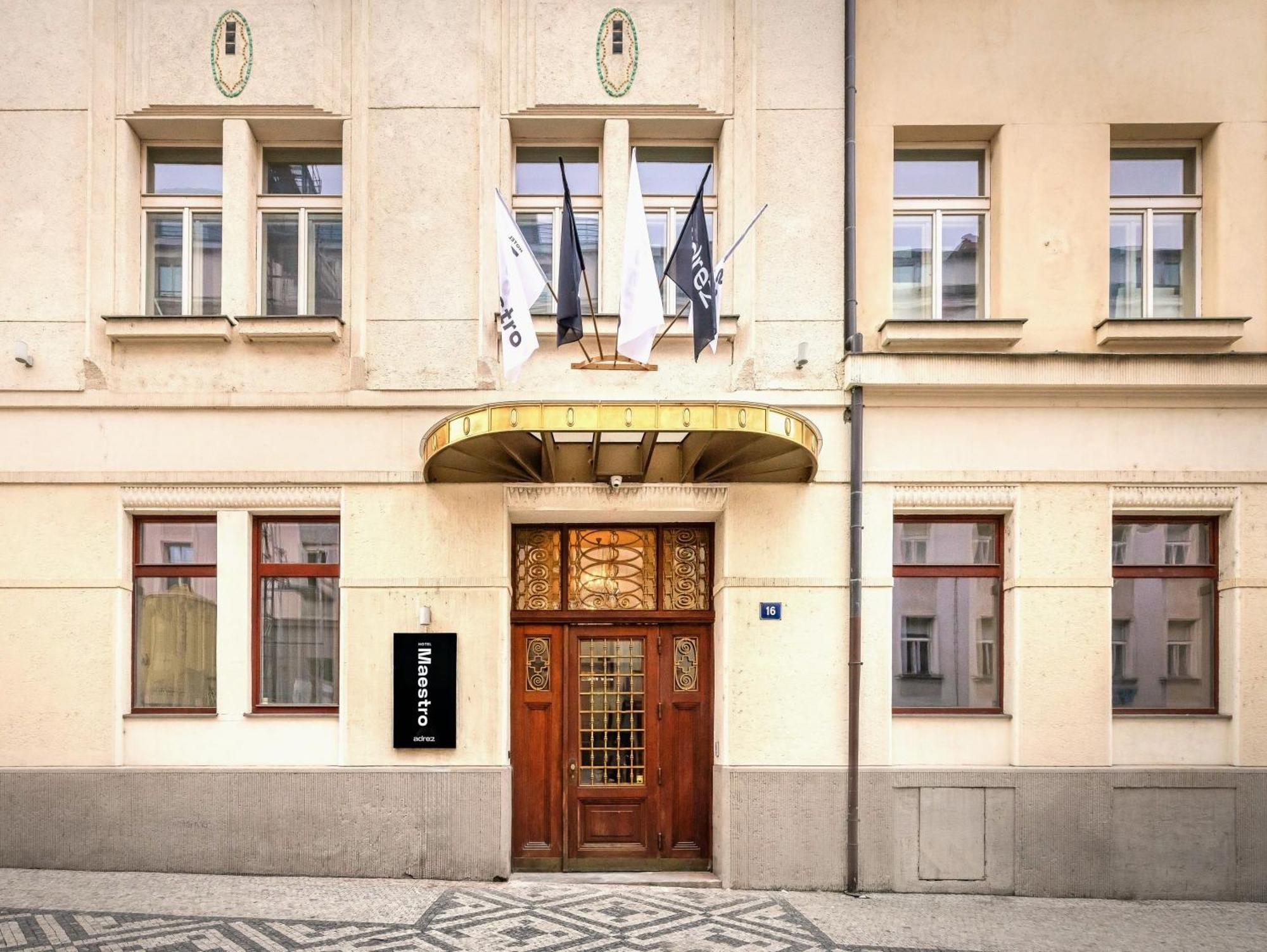 Hotel Maestro By Adrez Praag Buitenkant foto