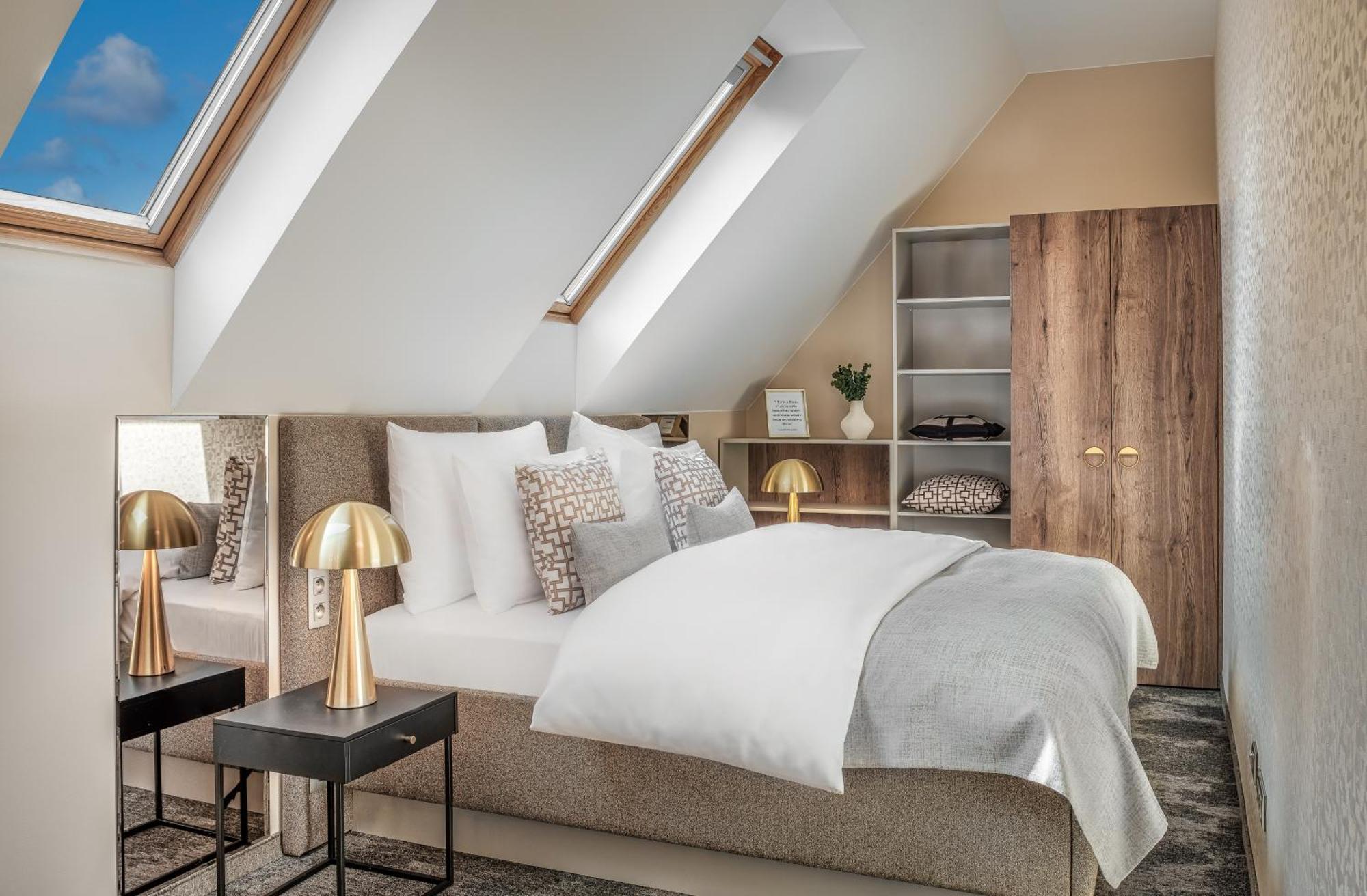 Hotel Maestro By Adrez Praag Buitenkant foto