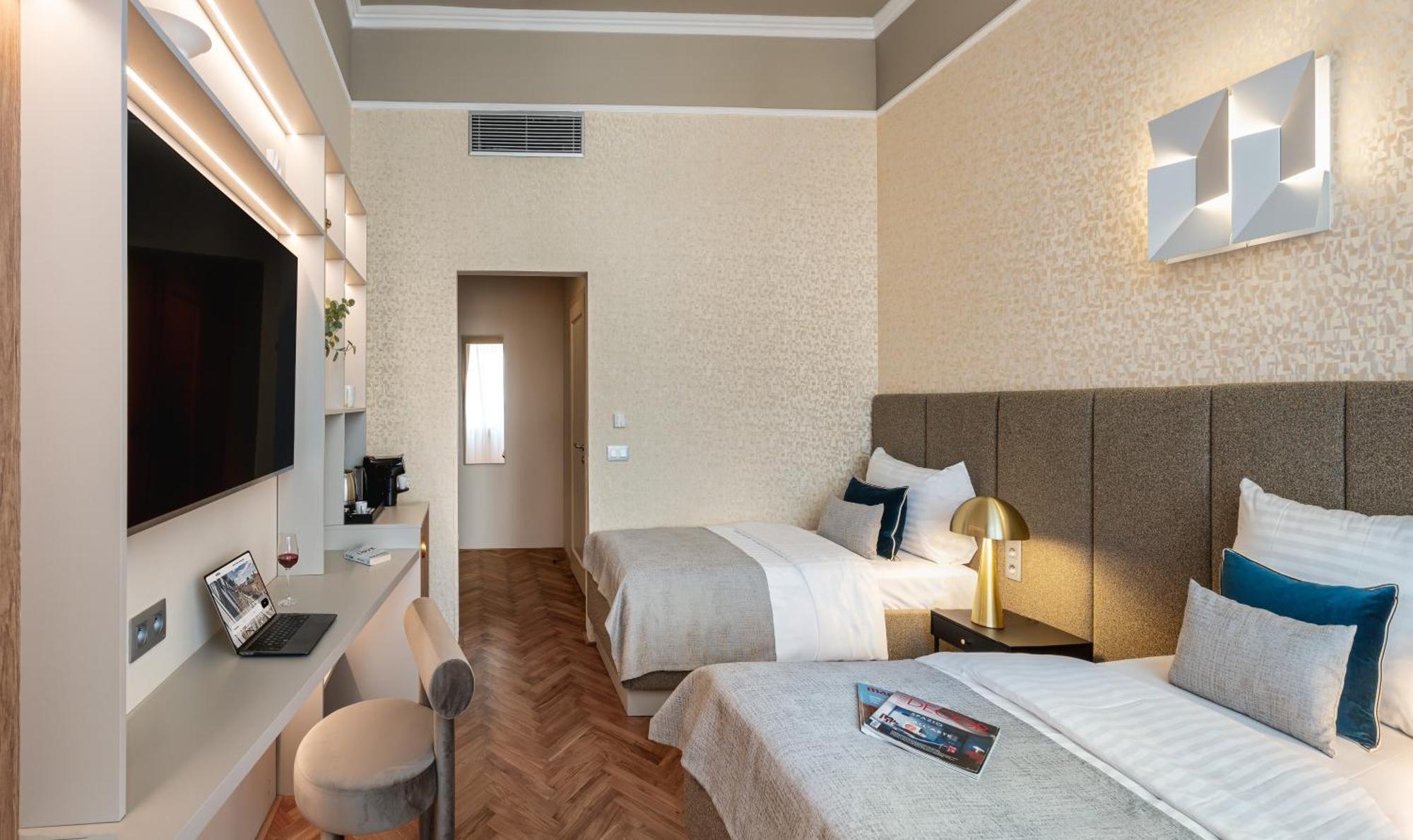 Hotel Maestro By Adrez Praag Buitenkant foto