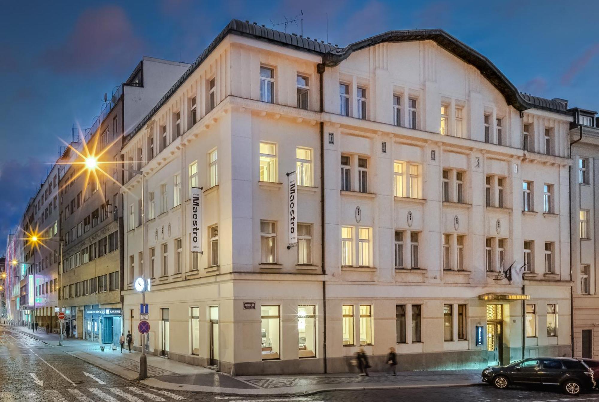 Hotel Maestro By Adrez Praag Buitenkant foto