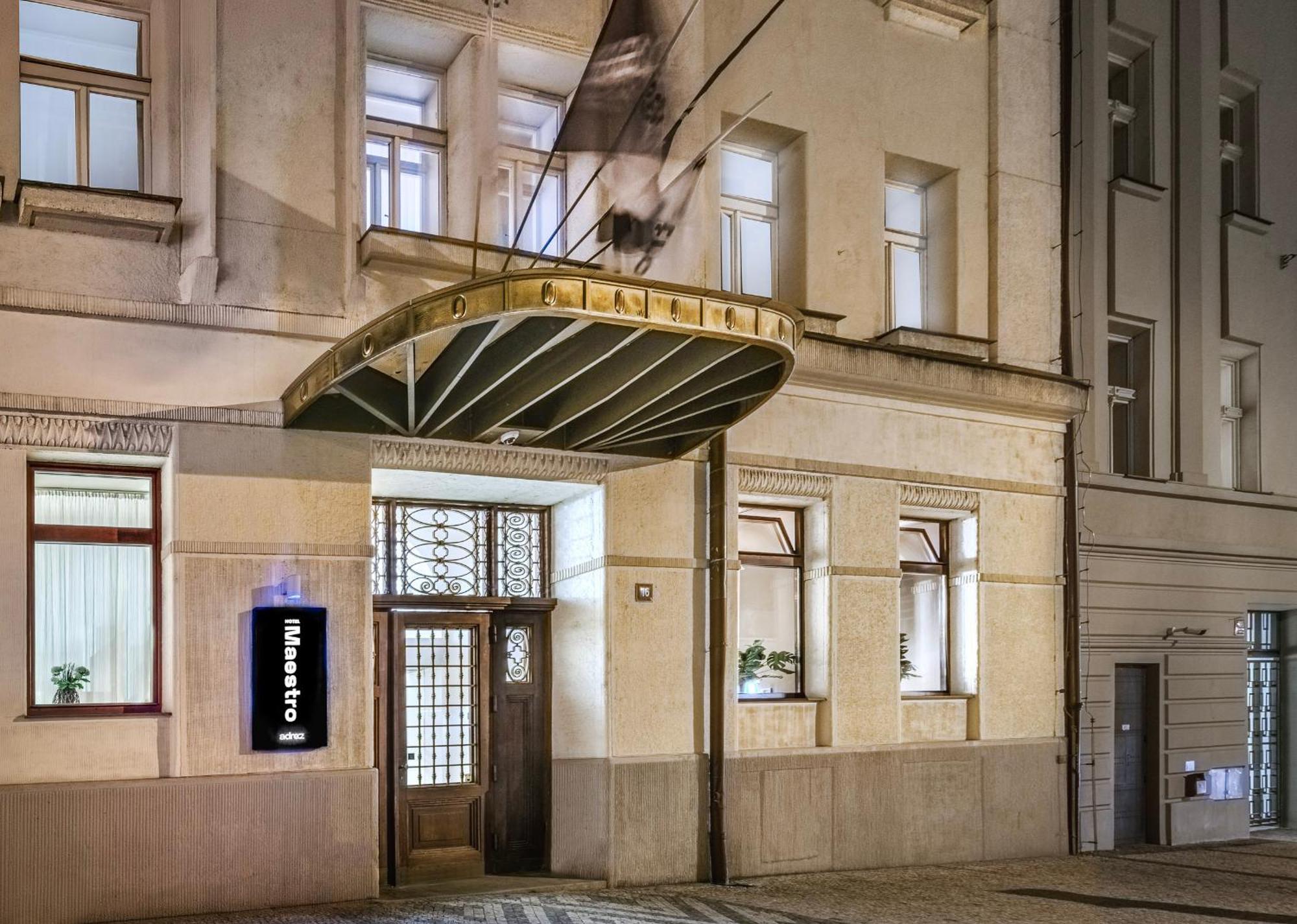 Hotel Maestro By Adrez Praag Buitenkant foto