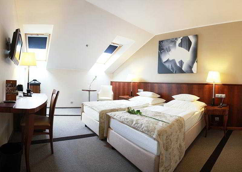 Hotel Maestro By Adrez Praag Kamer foto