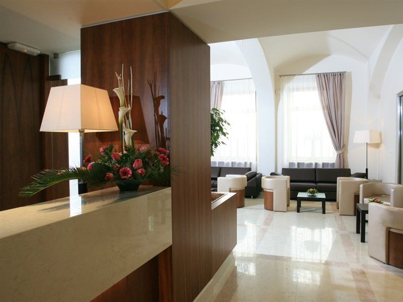 Hotel Maestro By Adrez Praag Buitenkant foto