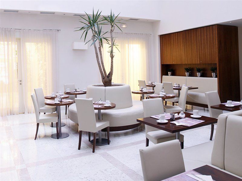 Hotel Maestro By Adrez Praag Buitenkant foto
