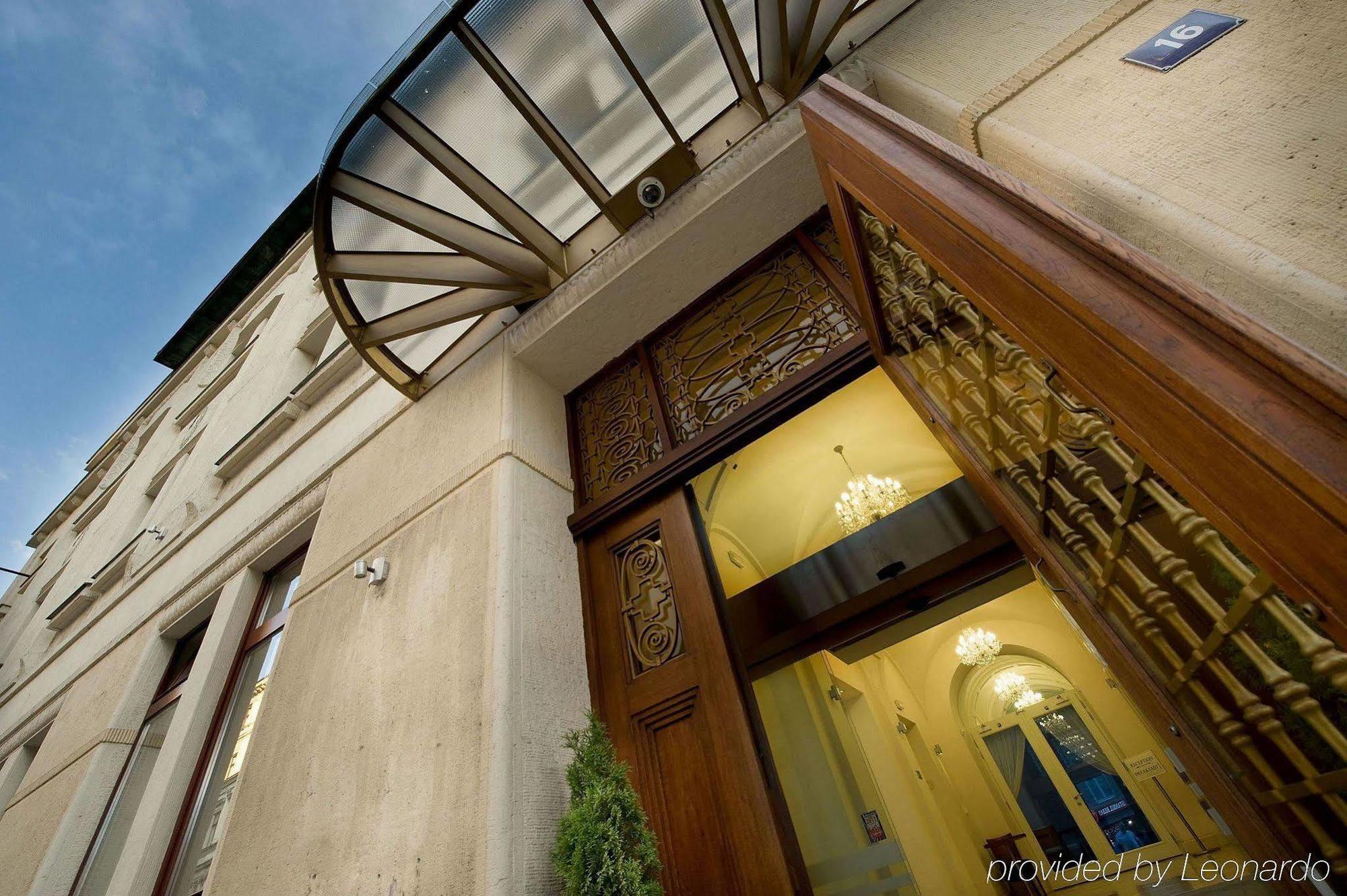 Hotel Maestro By Adrez Praag Buitenkant foto