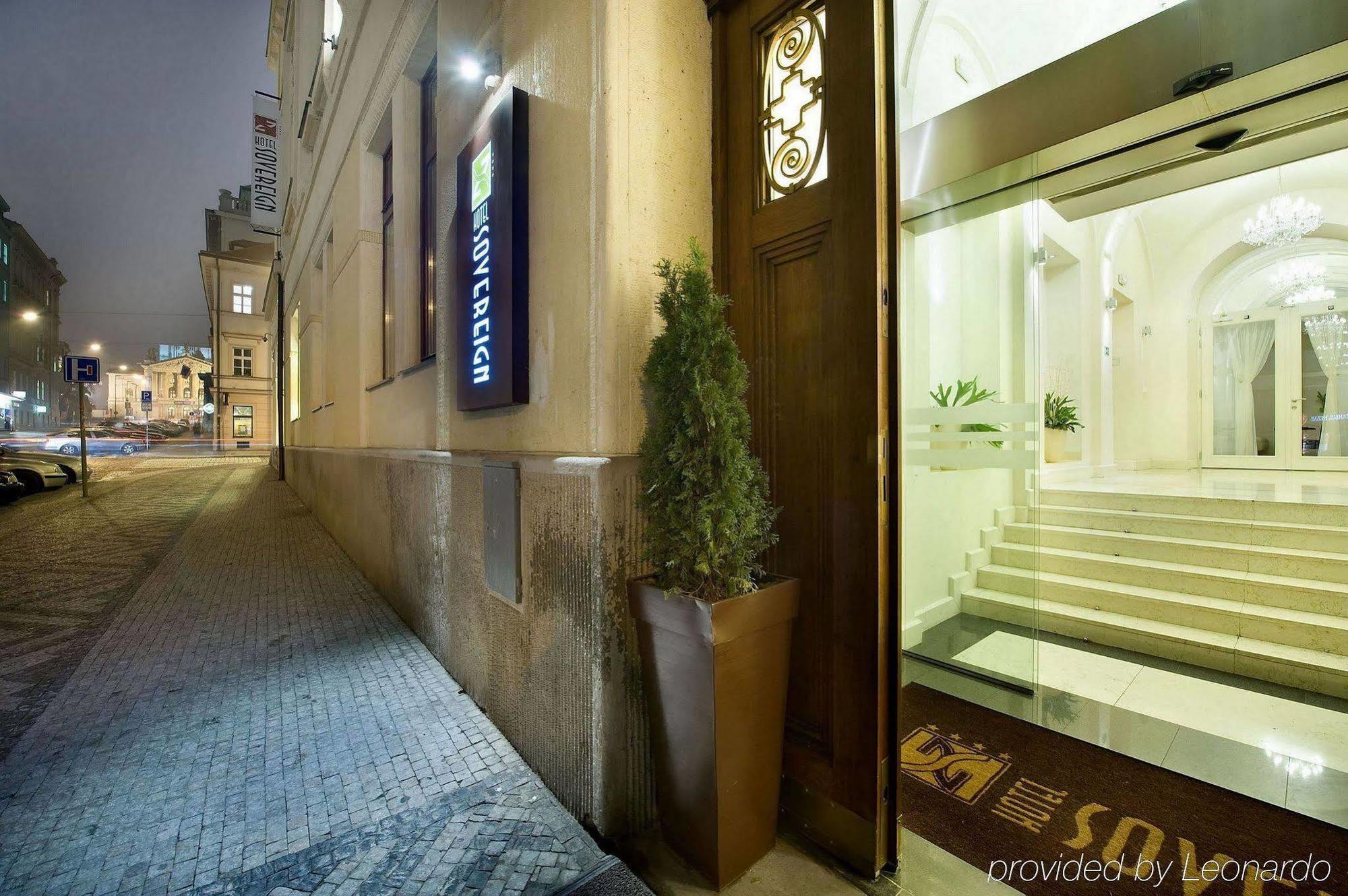 Hotel Maestro By Adrez Praag Buitenkant foto